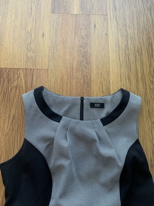 Elegancka sukienka z paskiem