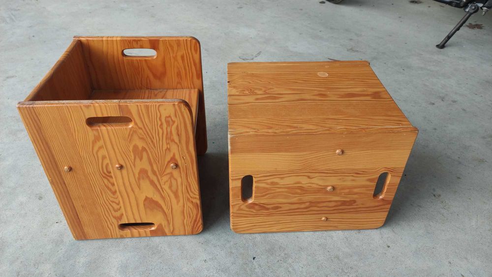 Cadeiras cubo Montessori em madeira