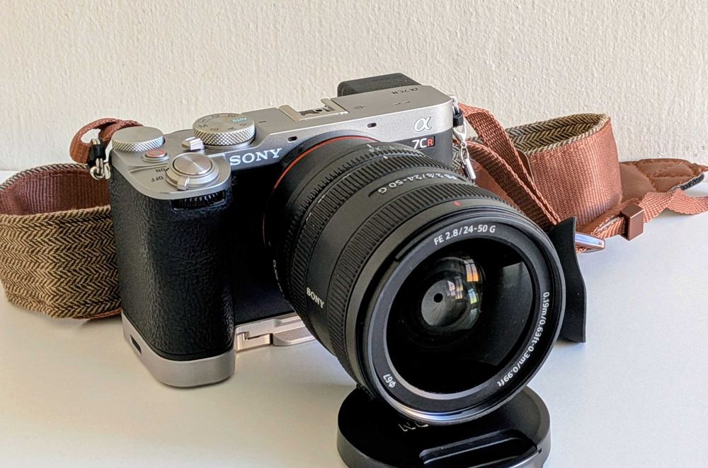 Sony a7cR + Duas Objetivas e Acessórios