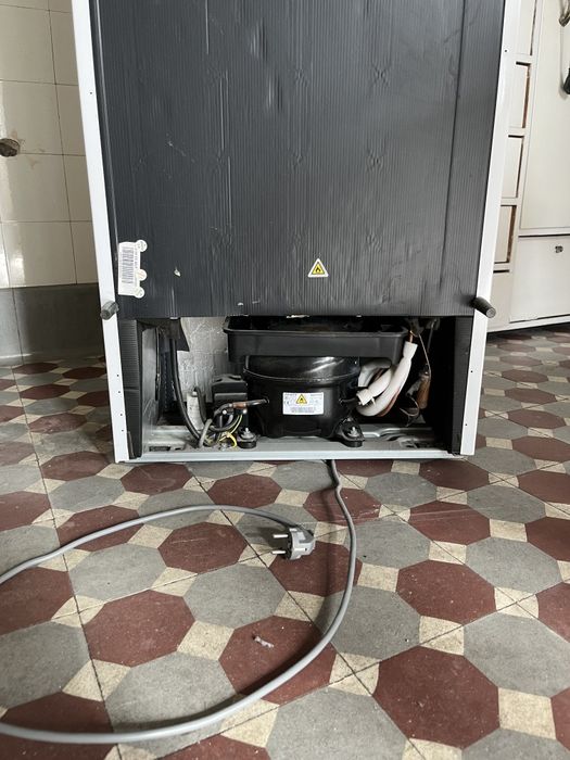 Frigorífico Whirlpool usado a funcionar bem