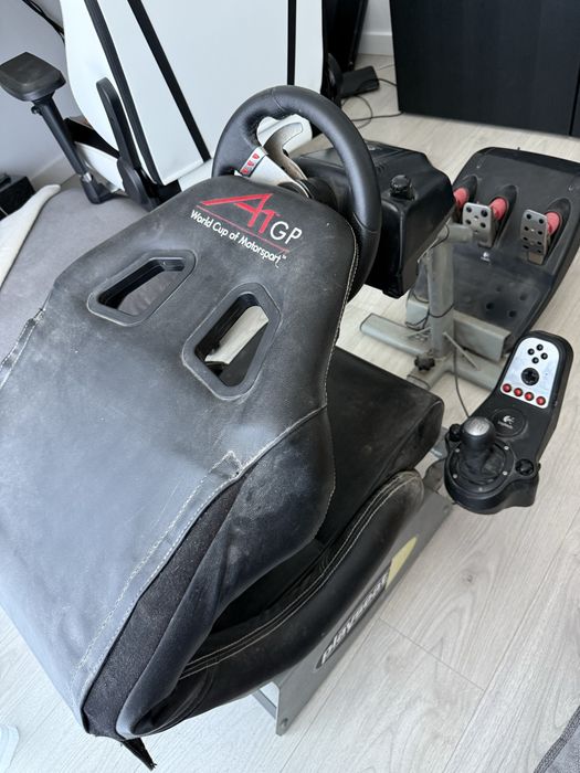 Logitech G27 + Playseat