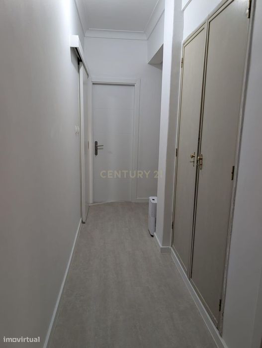 Apartamento T2 Totalmente Remodelado | 78 m² | Zona Central com boa Ac