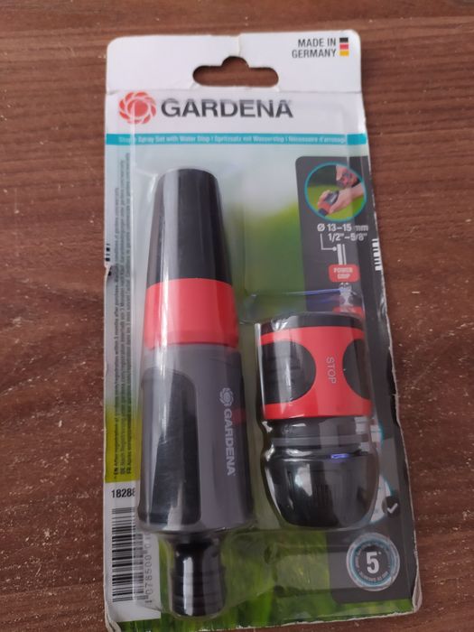 Zestaw do podlewania Gardena.