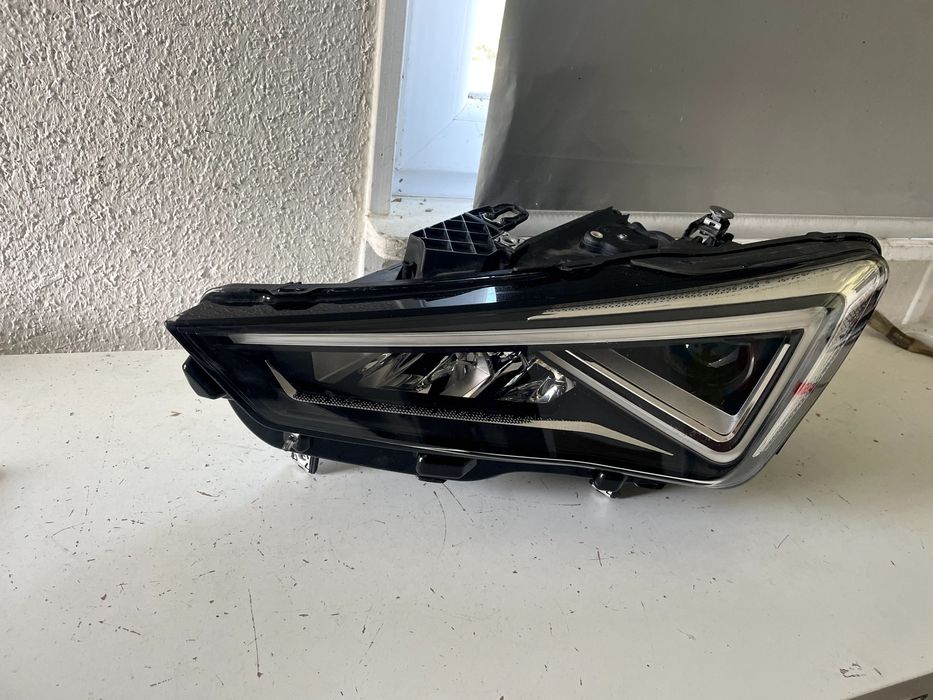 Lampa lewa przód Seat Leon  IV Cupra Formentor 5FG full led cala 22r
