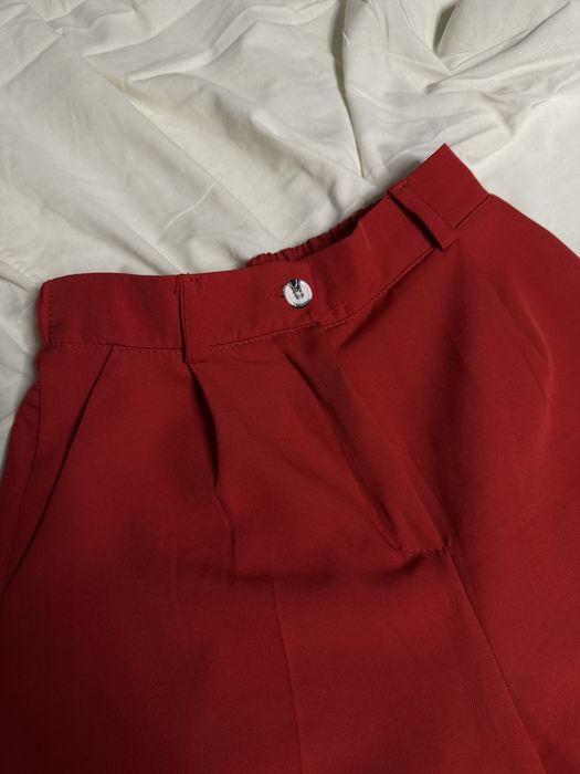 Червоний костюм піджак та штани палаццо