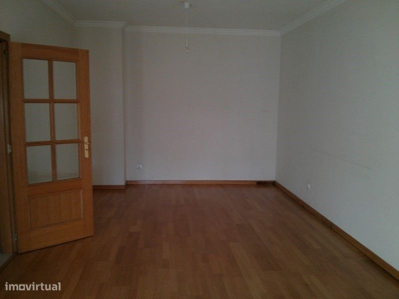 Ap. T1 com Garagem fechada - Aradas
