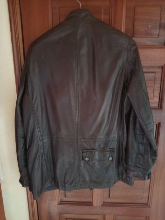 Casaco em pele castanho