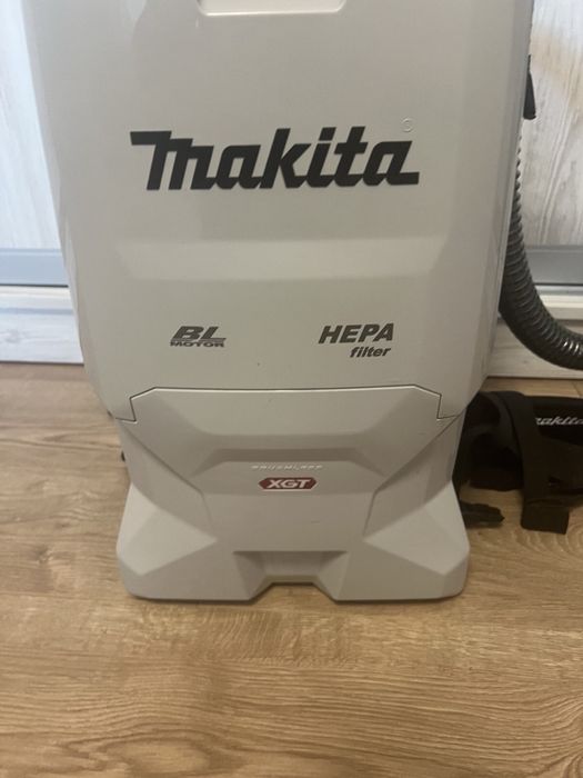 Безщітковий ранцевий Акум.пилосос Makita XGT VC 011G