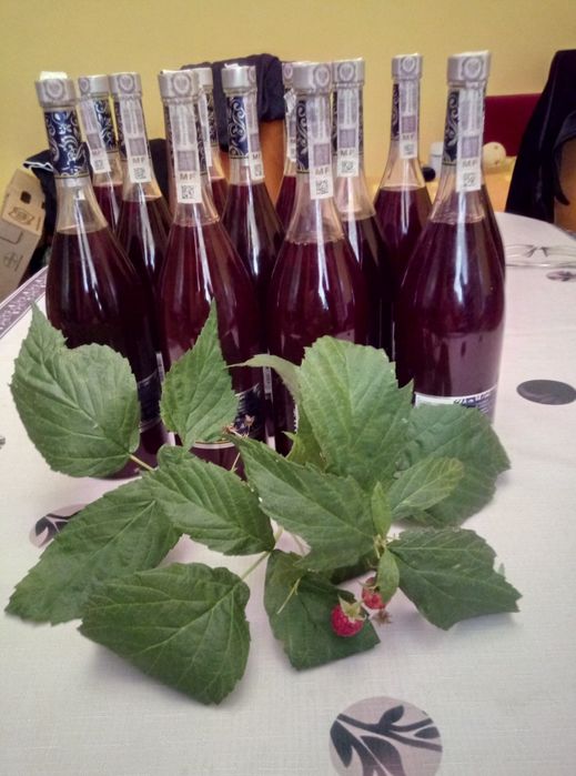 Sok malinowy bez sztuchznych konserwantów.