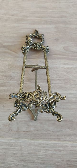 Bronze frame.64751398280962121