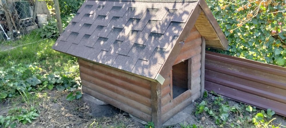 Будка для великих порід собак