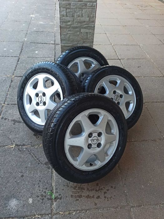 Jantes 15 ' com pneus novos. Opel astra