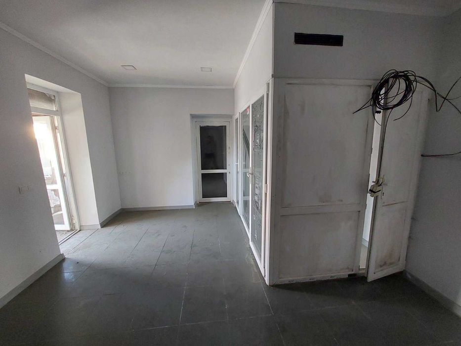 Продаю комерційне приміщення біля проїжджої дороги в м.Бурштин