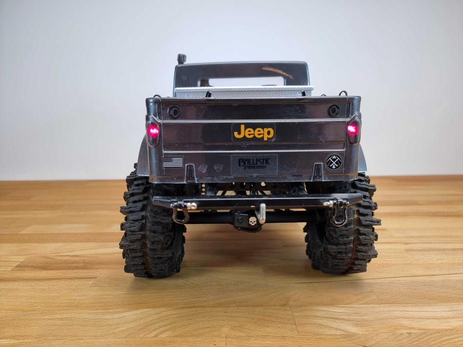 Model RC Jeep Nukizer 715 Axial Vaterra Ascender Off-Road 4WD 1/10 RTR