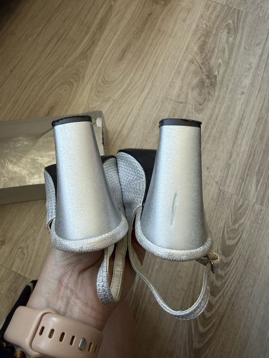 Srebrne sandalki na obcasie r 40