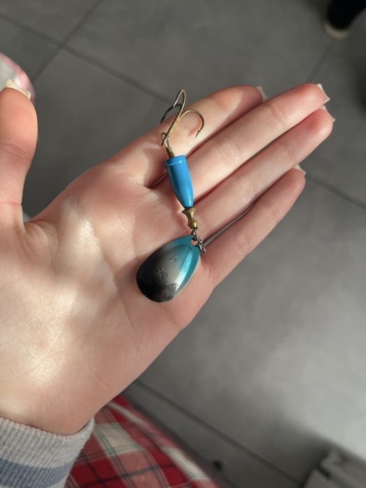 Бльосна на рибалку