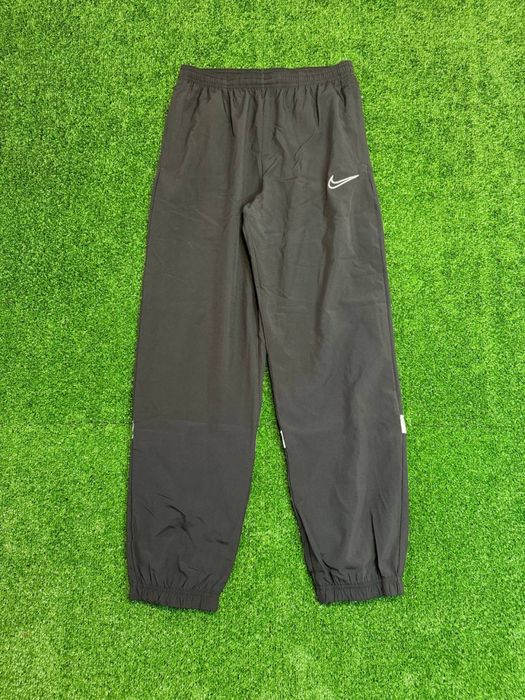 Спортівні штани нейлонові Nike NSW