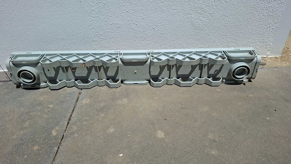 Caleira / Canal de Drenagem PVC com Grelha – 1 Metro
