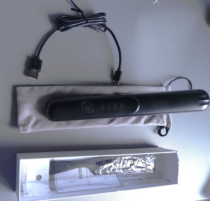 Bezprzewodowa profesjonalna prostownica czarna ładowana