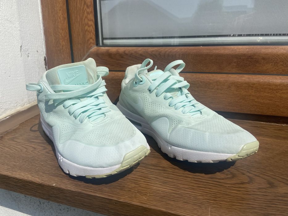 Кросівки жін.NIKE (оригінал) вживані