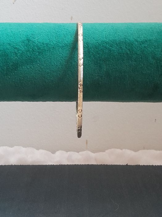 Złota bransoletka bangle