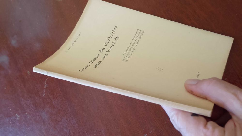 Teoria Direta das distribuições sobre uma variedade 1961