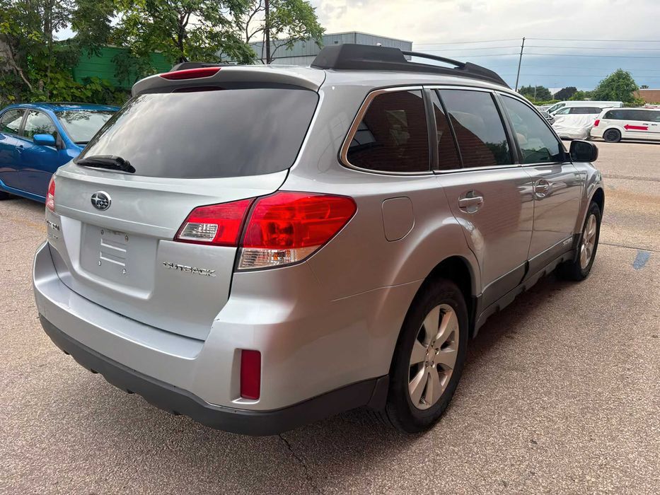 Subaru Outback 2.5i Limited      2013