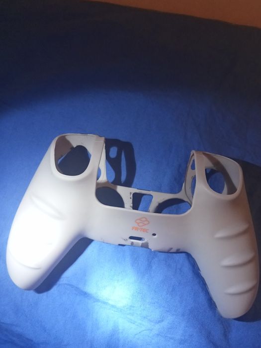 Capa de comando de PS5 em ótimo estado(comando não incluso)