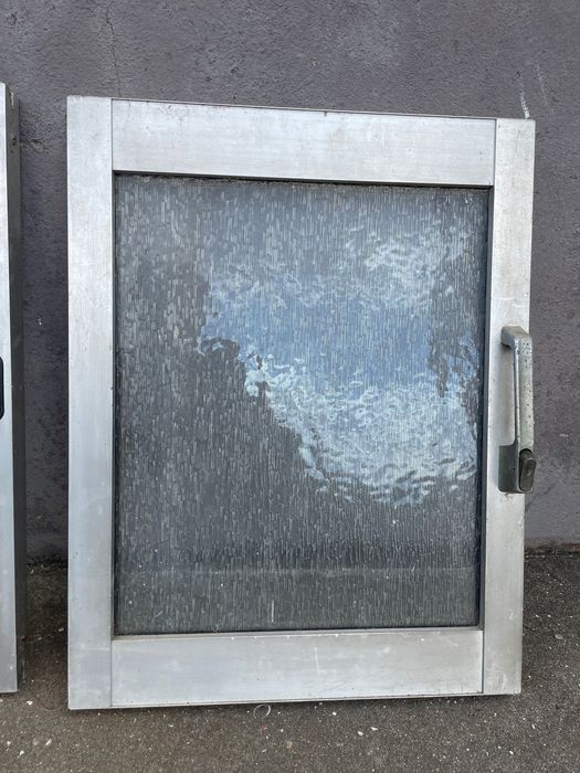 Janelas de alumínio pequenas