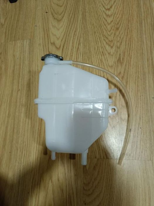 depósito reservatório vaso água Mitsubishi space gear L400(novo)