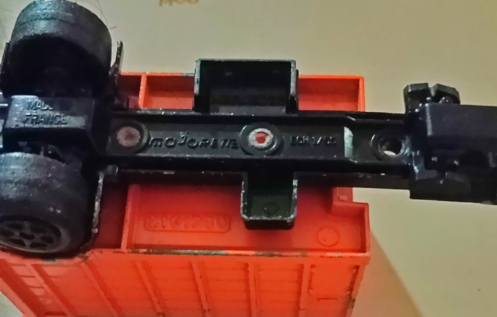 Majorette Mercedes Benz 1:36 carro do lixo para reaproveitar.