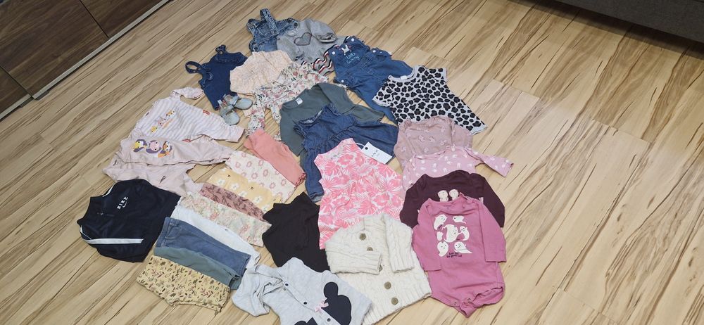 Paka ubranek dla dziewczynki 74. Super stan.