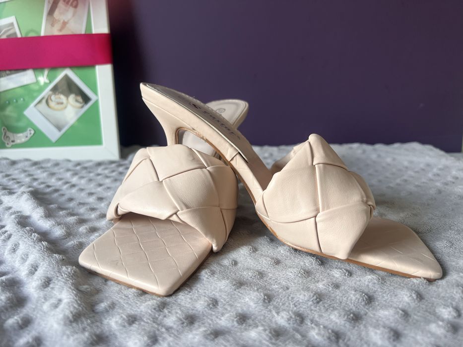 Klapki na obcasie , beżowe, r. 37