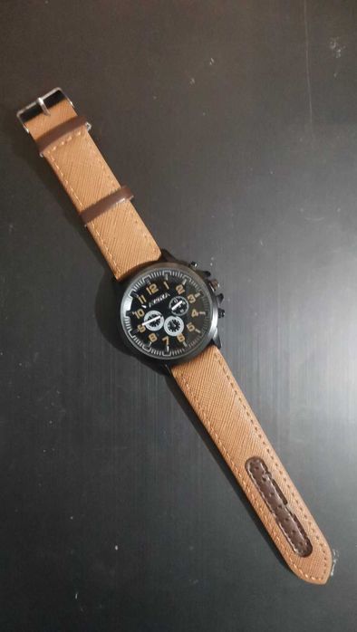 Продам часы AZOZA новые.