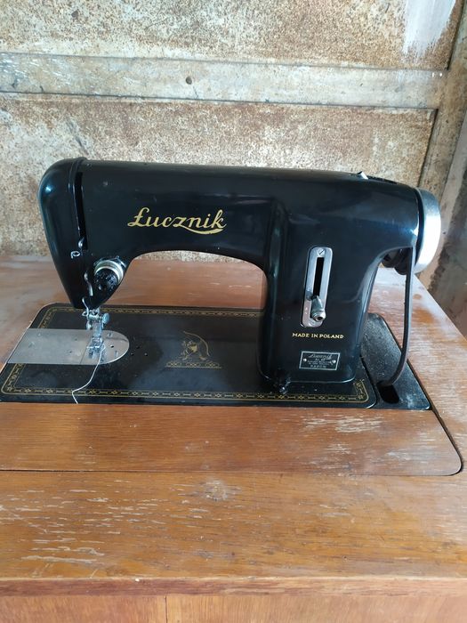 Zabytkowa maszyna Łucznik Singer | PRL