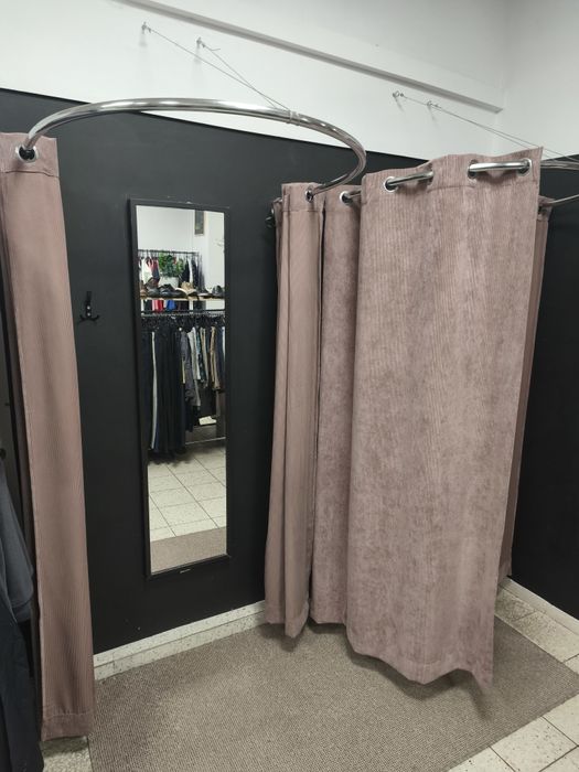 Piękna elegancka przymierzalnia 1 osobowa do sklepu