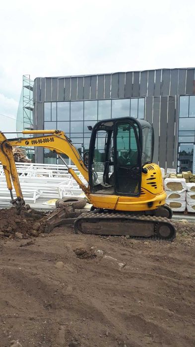 Послуги міні екскаватора, Оренда трактора