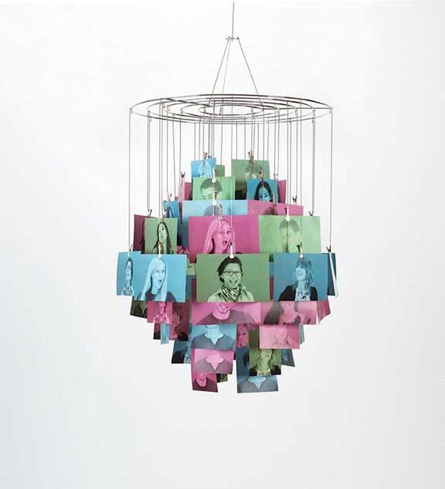 Organizador original para 59 fotografias suspensas por cabos