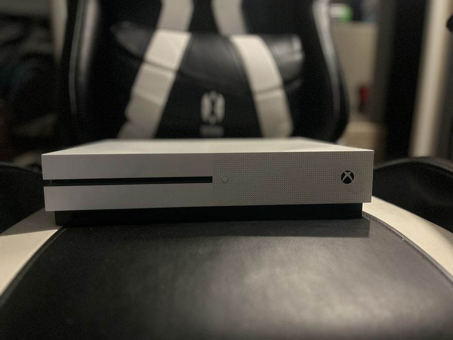 Xbox one S z grami