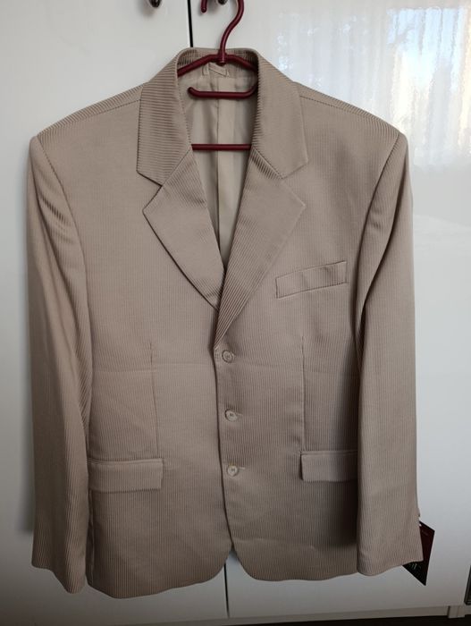 Nowy śliczny  garnitur męski marki Tomaszek rozmiar 104/176/92