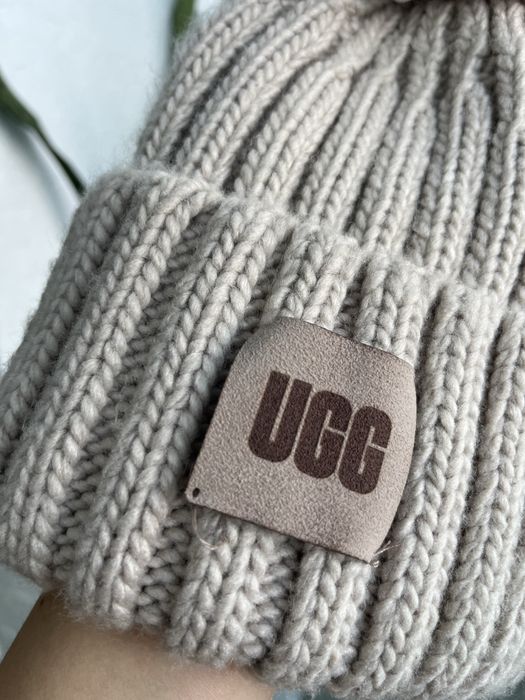 Стильна шапка ugg
