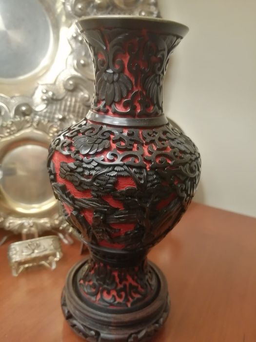 Jarra em laca Cinnabar