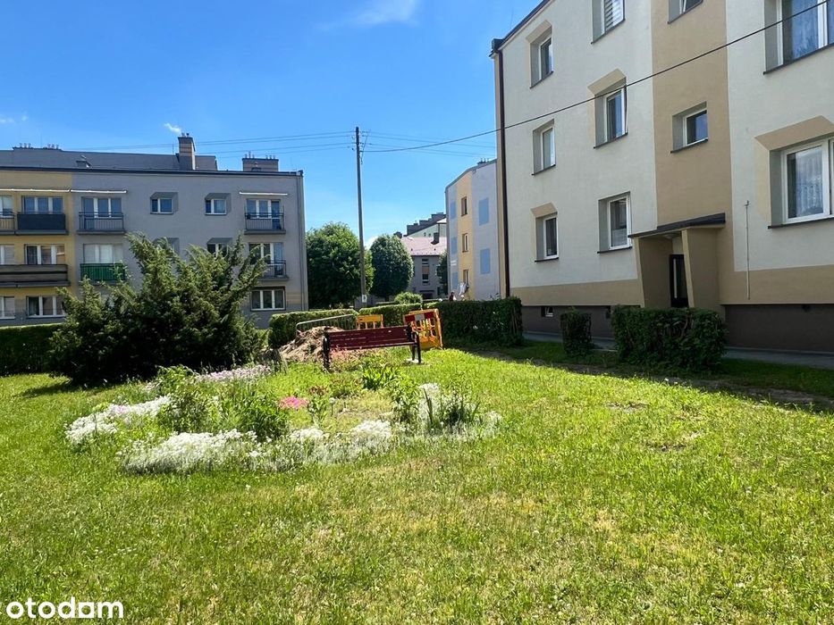 Przestronne M-3 w centrum Poręby, balkon
