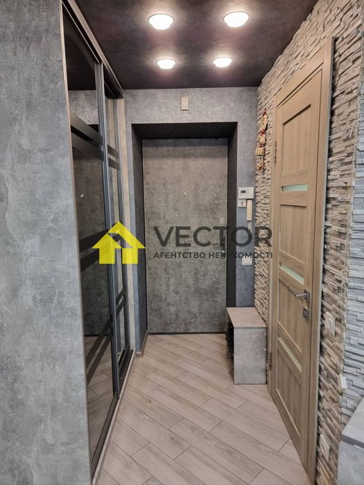Сучасна 1к 43 м² з ремонтом, теплою підлогою та технікою