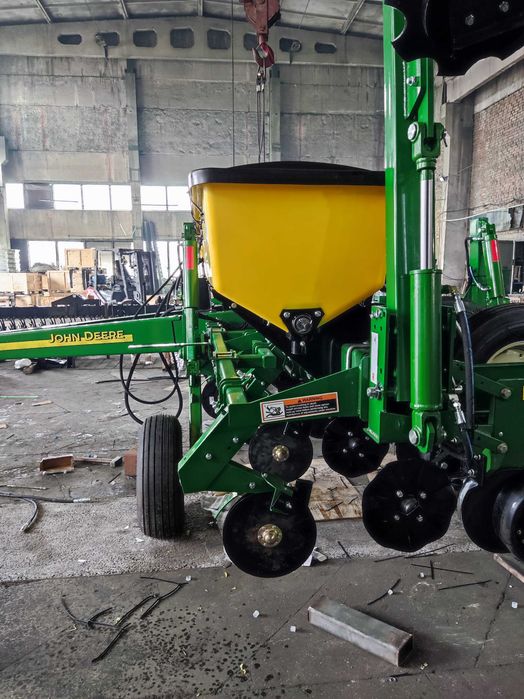 Сівалка пневматмчна точного висіва  JOHN DEERE 7200 Джон Дір
