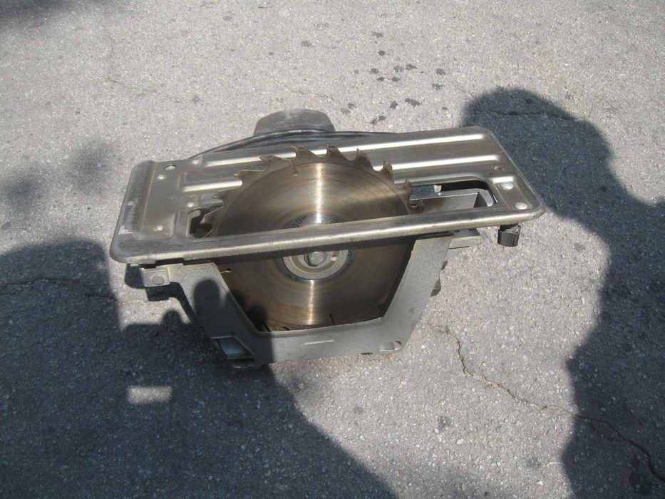 Три дрели большая  средняя   и малая. Дисковая пила Латвия.