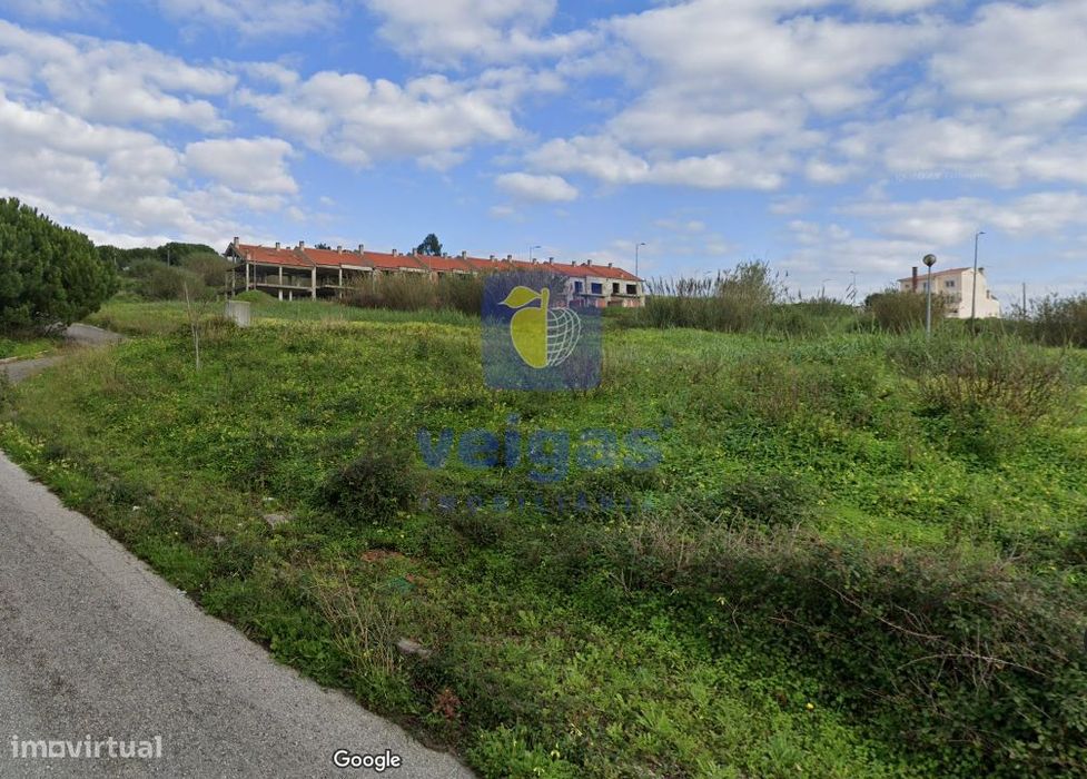 Terreno com 800m², na Lourinhã c/  viabilidade p/ construção de um Pré