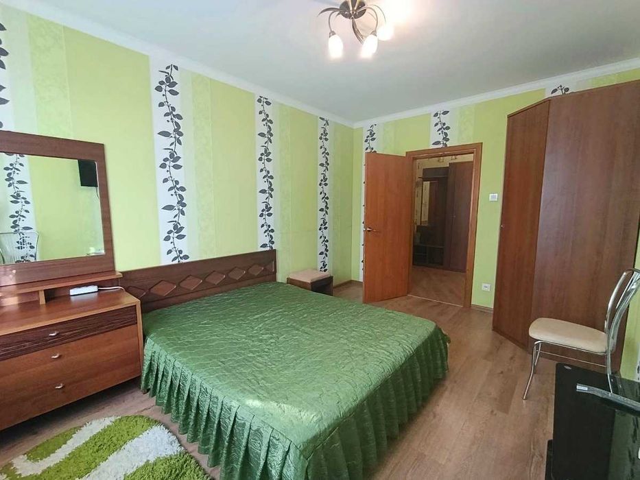 Науки просп. 54-Б, Затишна 2-х кімн. ст.м. Либідська - 10 хвилин їзди.