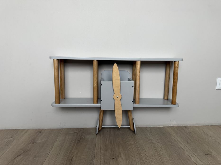 Деревʼяна поличка літак