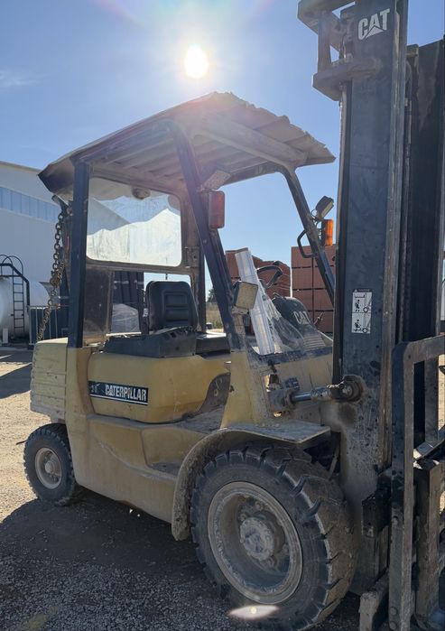 Empilhador Caterpillar 3T